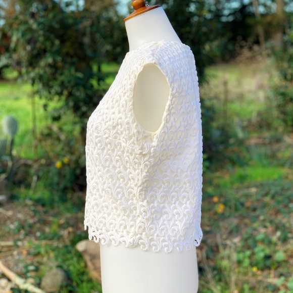 SOLD 1960's Ornate Lacey Back Button Shell Top - Picture 5 of 8